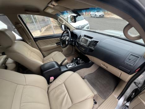 TOYOTA Hilux SW4 3.0 16V 4P SRV 4X4 7 LUGARES TURBO DIESEL AUTOMTICO, Foto 6