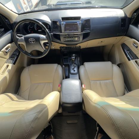 TOYOTA Hilux SW4 3.0 16V 4P SRV 4X4 7 LUGARES TURBO DIESEL AUTOMTICO, Foto 8