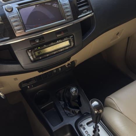 TOYOTA Hilux SW4 3.0 16V 4P SRV 4X4 7 LUGARES TURBO DIESEL AUTOMTICO, Foto 13