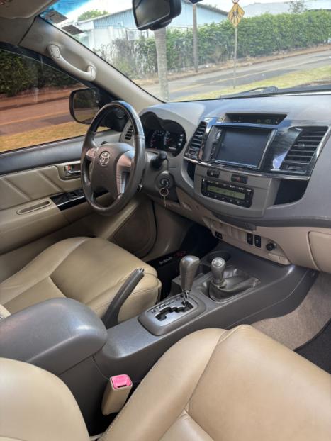 TOYOTA Hilux SW4 3.0 16V 4P SRV 4X4 7 LUGARES TURBO DIESEL AUTOM�TICO, Foto 8