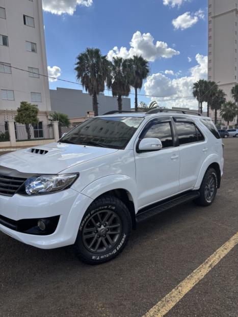 TOYOTA Hilux SW4 3.0 16V 4P SRV 4X4 7 LUGARES TURBO DIESEL AUTOM�TICO, Foto 1