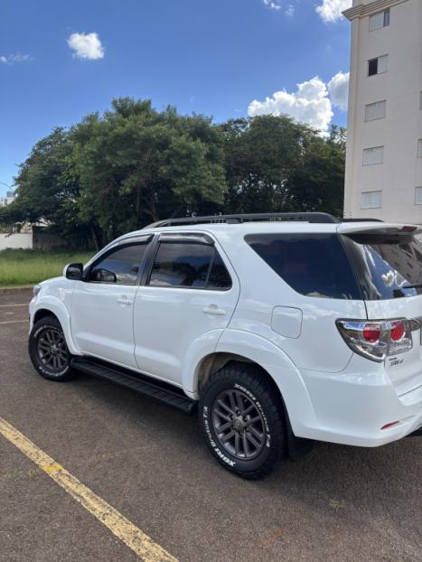 TOYOTA Hilux SW4 3.0 16V 4P SRV 4X4 7 LUGARES TURBO DIESEL AUTOM�TICO, Foto 4