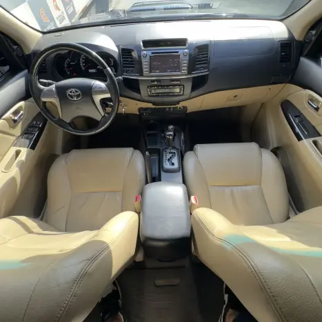 TOYOTA Hilux SW4 3.0 16V 4P SRV 4X4 7 LUGARES TURBO DIESEL AUTOM�TICO, Foto 8