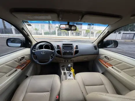 TOYOTA Hilux SW4 3.0 V6 12V 4P SRV 4X4 TURBO DIESEL AUTOM�TICO, Foto 7