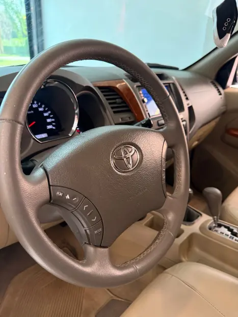 TOYOTA Hilux SW4 3.0 16V 4P SRV 4X4 7 LUGARES TURBO DIESEL AUTOM�TICO, Foto 4