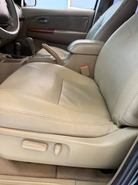 TOYOTA Hilux SW4 3.0 16V 4P SRV 4X4 7 LUGARES TURBO DIESEL AUTOM�TICO, Foto 6