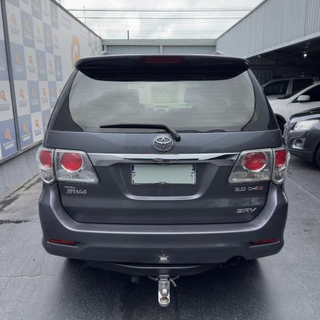 TOYOTA Hilux SW4 3.0 16V 4P SRV 4X4 7 LUGARES TURBO DIESEL AUTOM�TICO, Foto 3