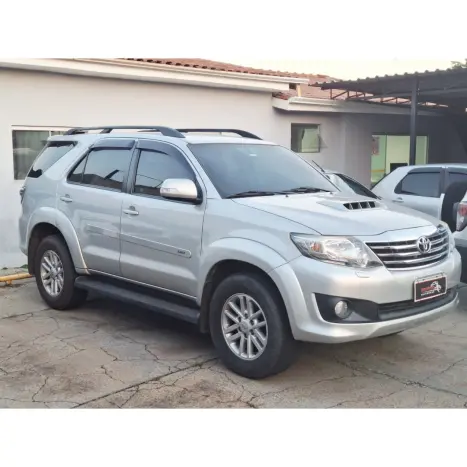 TOYOTA Hilux SW4 3.0 16V 4P SRV 4X4 7 LUGARES TURBO DIESEL AUTOM�TICO, Foto 9