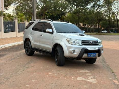 TOYOTA Hilux SW4 3.0 16V 4P SRV 4X4 7 LUGARES TURBO DIESEL AUTOM�TICO, Foto 4