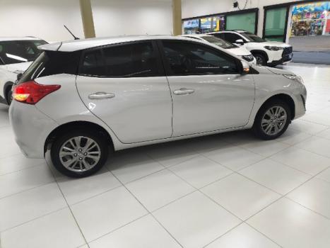 TOYOTA Yaris Hatch 1.3 16V 4P FLEX XL PLUS TECH MULTIDRIVE AUTOMTICO CVT, Foto 12