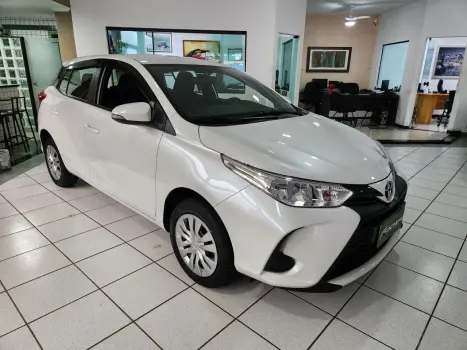 TOYOTA Yaris Hatch 1.5 16V 4P FLEX XL MULTIDRIVE AUTOM�TICO CVT, Foto 3
