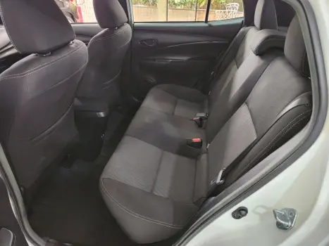 TOYOTA Yaris Hatch 1.5 16V 4P FLEX XL MULTIDRIVE AUTOM�TICO CVT, Foto 8