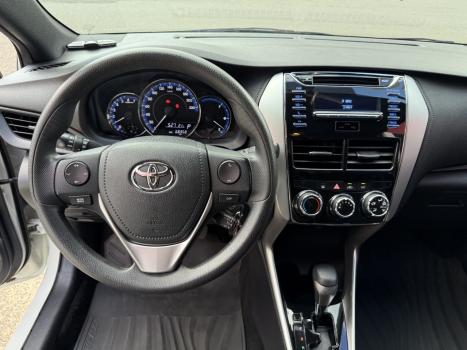 TOYOTA Yaris Hatch 1.3 16V 4P FLEX XL MULTIDRIVE AUTOM�TICO CVT, Foto 9