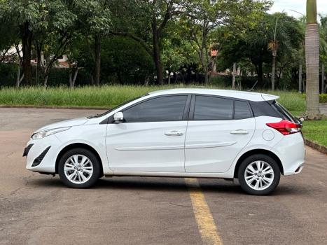 TOYOTA Yaris Hatch 1.3 16V 4P FLEX XL PLUS TECH MULTIDRIVE AUTOM�TICO CVT, Foto 4