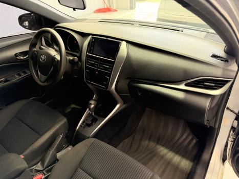 TOYOTA Yaris Hatch 1.5 16V 4P FLEX XL PLUS CONNECT MULTIDRIVE AUTOM�TICO CVT, Foto 2