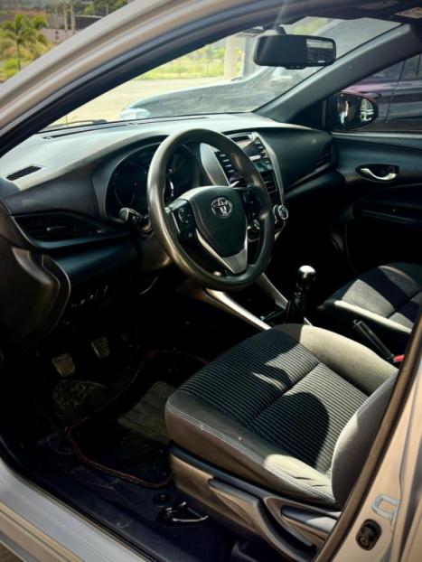 TOYOTA Yaris Hatch 1.5 16V 4P FLEX XL MULTIDRIVE AUTOM�TICO CVT, Foto 4