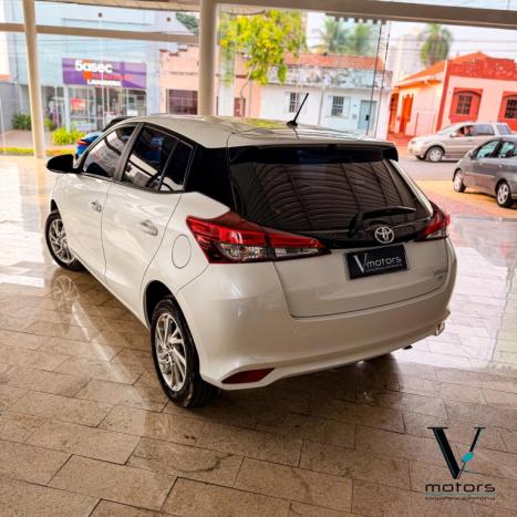TOYOTA Yaris Hatch 1.5 16V 4P FLEX XS MULTIDRIVE AUTOM�TICO CVT, Foto 2
