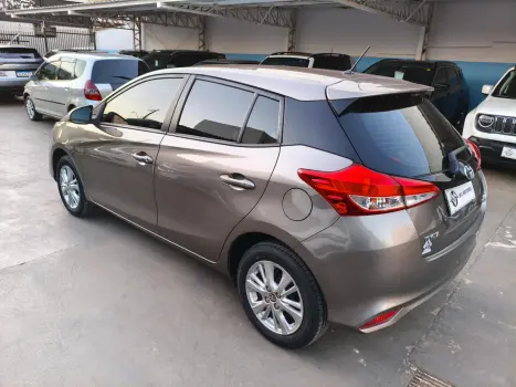 TOYOTA Yaris Hatch 1.3 16V 4P FLEX XL PLUS TECH MULTIDRIVE AUTOM�TICO CVT, Foto 4