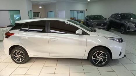 TOYOTA Yaris Hatch 1.5 16V 4P FLEX XS MULTIDRIVE AUTOM�TICO CVT, Foto 3