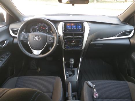 TOYOTA Yaris Hatch 1.5 16V 4P FLEX XL PLUS CONNECT MULTIDRIVE AUTOMÁTICO CVT, Foto 2