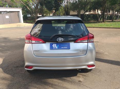 TOYOTA Yaris Hatch 1.5 16V 4P FLEX XL PLUS CONNECT MULTIDRIVE AUTOMÁTICO CVT, Foto 11