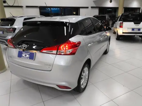 TOYOTA Yaris Hatch 1.3 16V 4P FLEX XL PLUS TECH MULTIDRIVE AUTOMÁTICO CVT, Foto 13