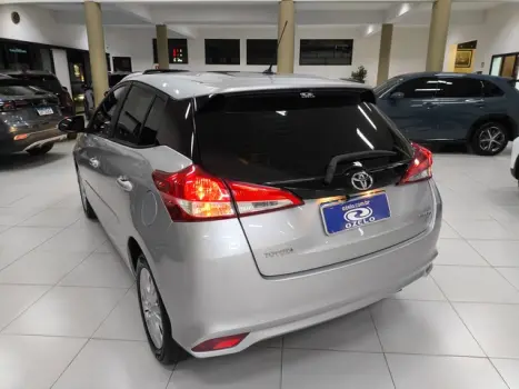 TOYOTA Yaris Hatch 1.3 16V 4P FLEX XL PLUS TECH MULTIDRIVE AUTOMÁTICO CVT, Foto 18