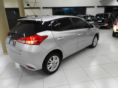 TOYOTA Yaris Hatch 1.3 16V 4P FLEX XL PLUS TECH MULTIDRIVE AUTOMÁTICO CVT, Foto 21