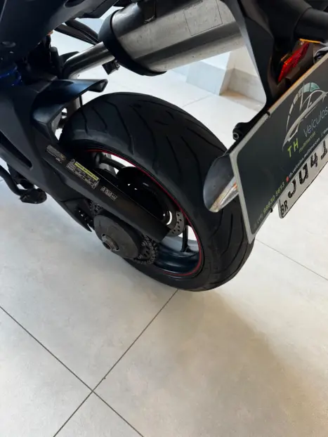 TRIUMPH Speed Triple 1050 R, Foto 11