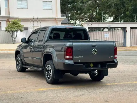 VOLKSWAGEN Amarok 3.0 V6 CABINE DUPLA COMFORT 4X4 TURBO INTERCOOLER AUTOM�TICO, Foto 7
