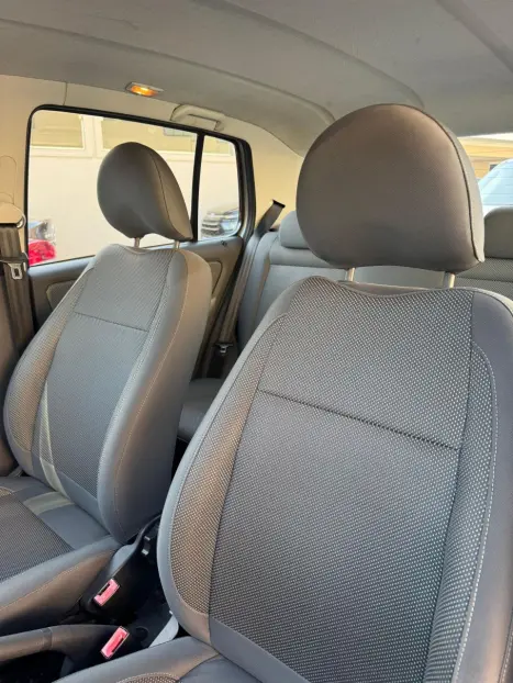VOLKSWAGEN Fox 1.6 4P, Foto 8