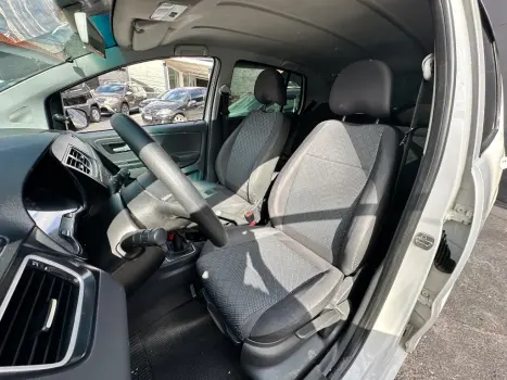 VOLKSWAGEN Fox 1.6 4P, Foto 8