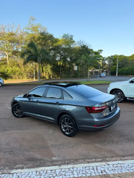 VOLKSWAGEN Jetta 1.4 4P 250 TSI TURBO COMFORTLINE AUTOMÁTICO, Foto 9