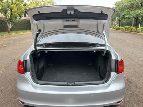 VOLKSWAGEN Jetta 2.0 4P FLEX COMFORTLINE TIPTRONIC AUTOM�TICO, Foto 12