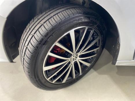 VOLKSWAGEN Jetta 2.0 4P TSI HIGHLINE 211 CV AUTOM�TICO, Foto 14