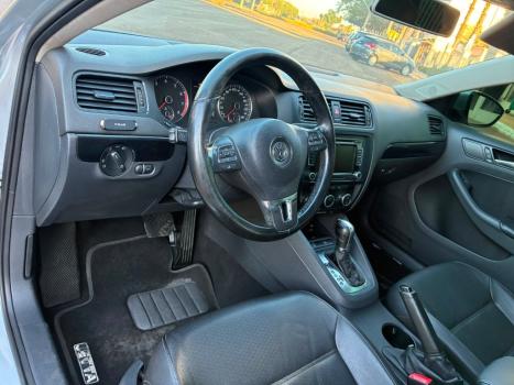 VOLKSWAGEN Jetta 2.0 4P COMFORTLINE TIPTRONIC AUTOM�TICO, Foto 4