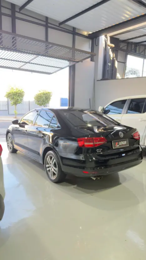 VOLKSWAGEN Jetta 2.0 4P COMFORTLINE TIPTRONIC AUTOM�TICO, Foto 4