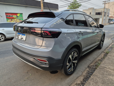 VOLKSWAGEN Nivus 1.0 4P FLEX 200 TSI HIGHLINE TURBO AUTOMÁTICO, Foto 6 VOLKSWAGEN Nivus 1.0 4P FLEX 200 TSI HIGHLINE TURBO AUTOMÁTICO, Foto 6