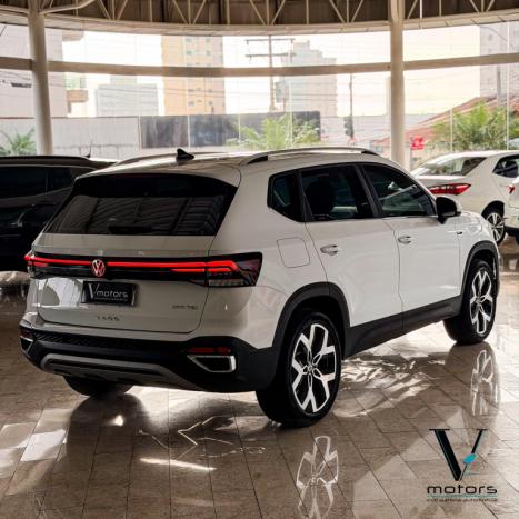 VOLKSWAGEN Taos 1.4 16V 4P FLEX 250 TSI HIGHLINE AUTOM�TICO, Foto 4