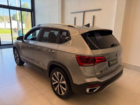VOLKSWAGEN Taos 1.4 16V 4P FLEX 250 TSI HIGHLINE AUTOM�TICO, Foto 16