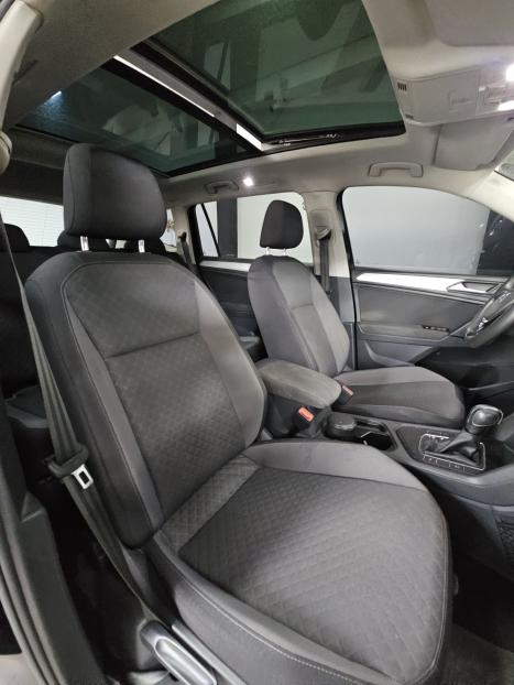 VOLKSWAGEN Tiguan 1.4 250 TSI TOTAL FLEX ALLSPACE COMFORTLINE TURBO AUTOM�TICO TIPTRONIC, Foto 4
