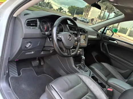 VOLKSWAGEN Tiguan 1.4 250 TSI TOTAL FLEX ALLSPACE COMFORTLINE TURBO AUTOM�TICO TIPTRONIC, Foto 8