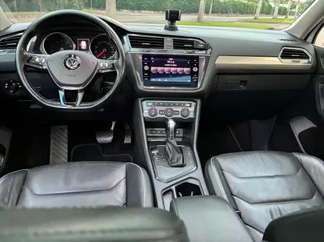 VOLKSWAGEN Tiguan 1.4 250 TSI TOTAL FLEX ALLSPACE COMFORTLINE TURBO AUTOM�TICO TIPTRONIC, Foto 9