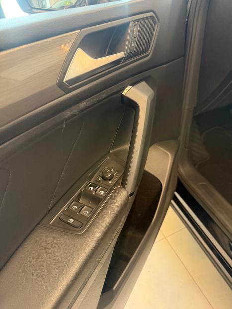 VOLKSWAGEN Tiguan 1.4 250 TSI TOTAL FLEX ALLSPACE COMFORTLINE TURBO AUTOM�TICO TIPTRONIC, Foto 19