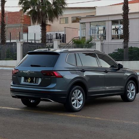 VOLKSWAGEN Tiguan 1.4 250 TSI TOTAL FLEX ALLSPACE COMFORTLINE TURBO AUTOM�TICO TIPTRONIC, Foto 4