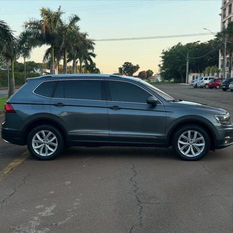 VOLKSWAGEN Tiguan 1.4 250 TSI TOTAL FLEX ALLSPACE COMFORTLINE TURBO AUTOM�TICO TIPTRONIC, Foto 6