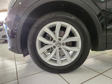 VOLKSWAGEN Tiguan 1.4 250 TSI TOTAL FLEX ALLSPACE COMFORTLINE TURBO AUTOM�TICO TIPTRONIC, Foto 15