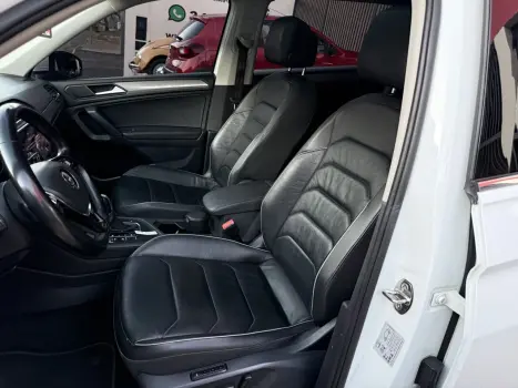VOLKSWAGEN Tiguan 1.4 250 TSI TOTAL FLEX ALLSPACE COMFORTLINE TURBO AUTOM�TICO TIPTRONIC, Foto 7