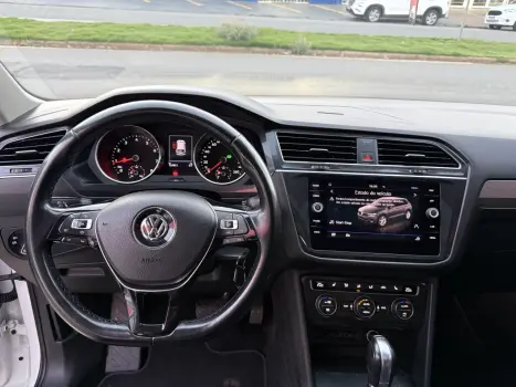 VOLKSWAGEN Tiguan 1.4 250 TSI TOTAL FLEX ALLSPACE COMFORTLINE TURBO AUTOM�TICO TIPTRONIC, Foto 10