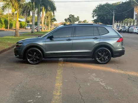 VOLKSWAGEN Tiguan 1.4 250 TSI TOTAL FLEX ALLSPACE COMFORTLINE TURBO AUTOM�TICO TIPTRONIC, Foto 3